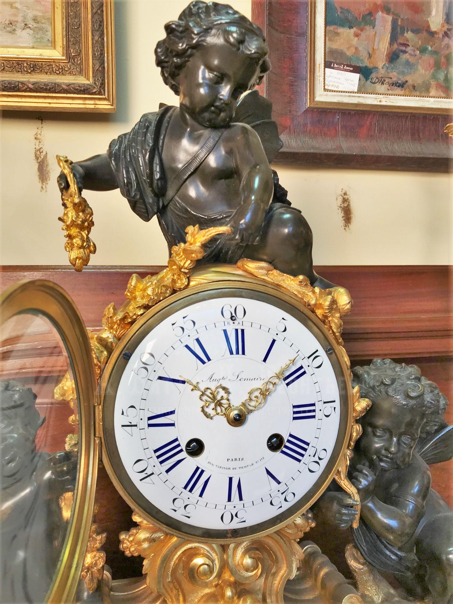 Каминные бронзовые часы с канделябрами Амуры золочение и патина Auguste Lemaire