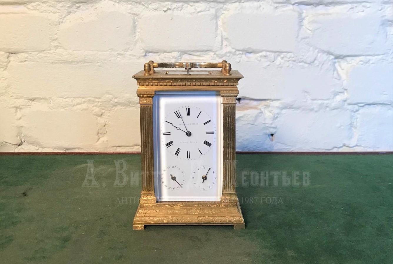 Антикварные каретные часы каретник бронзовые золоченые получасовой репетир с календарем