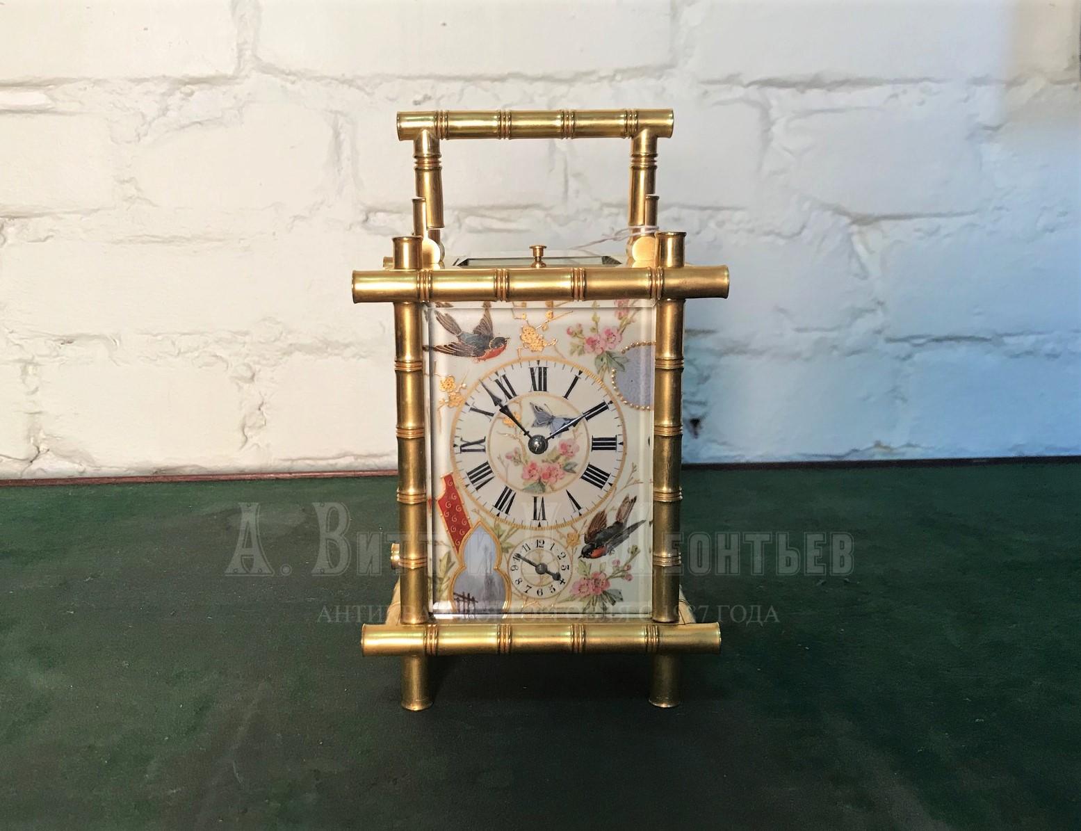 Антикварные настольные каретные часы с фарфоровыми вставками и репетиром Soldano