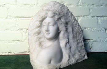 мраморная антикварная скульптура барельеф девушка красавица каррарский мрамор