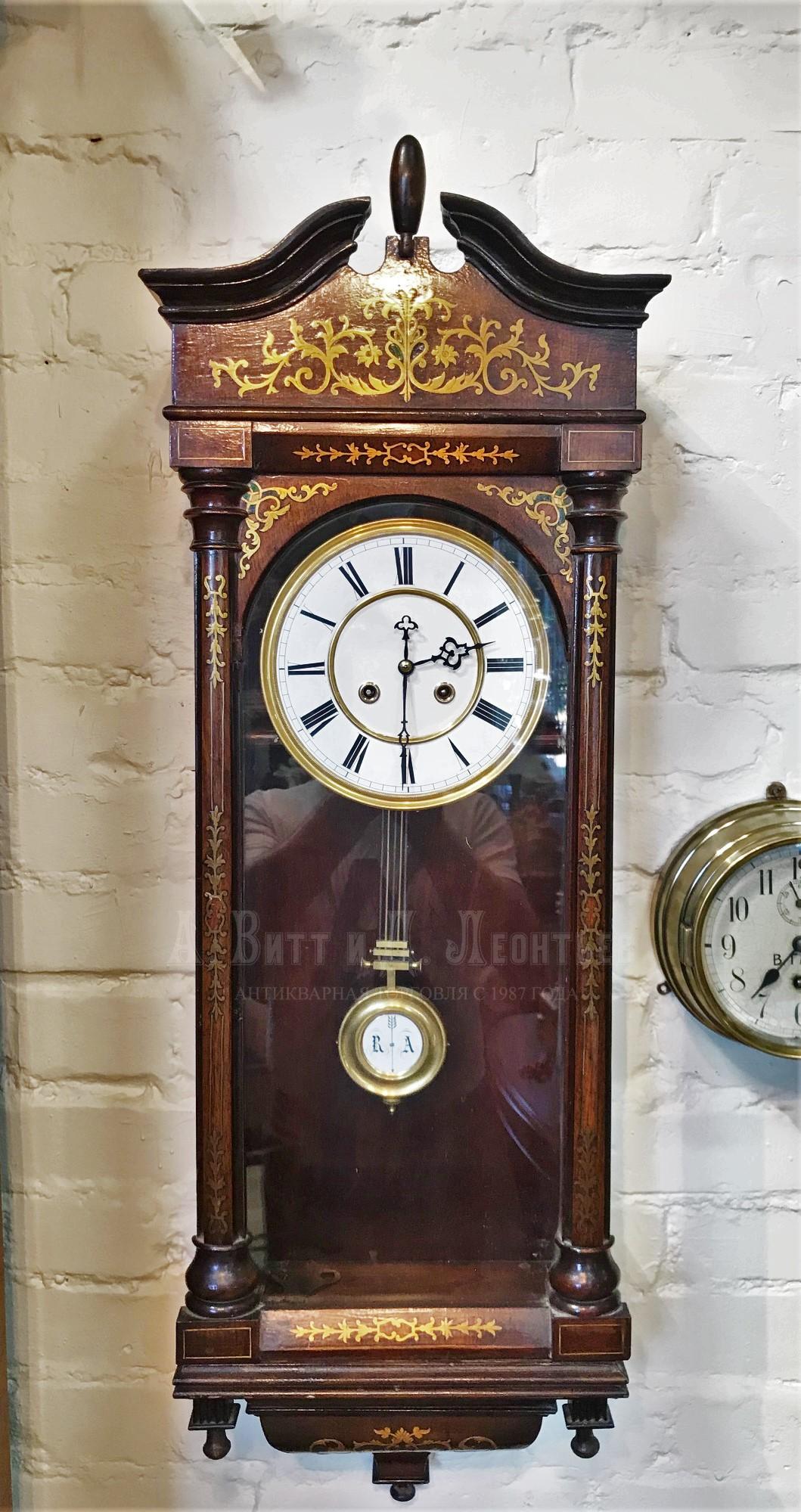 Настенные антикварные русские часы с боем в инкрустированном латунью корпусе