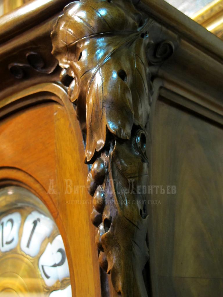 Часы напольные Модерн с боем ореховые Louis Majorelle