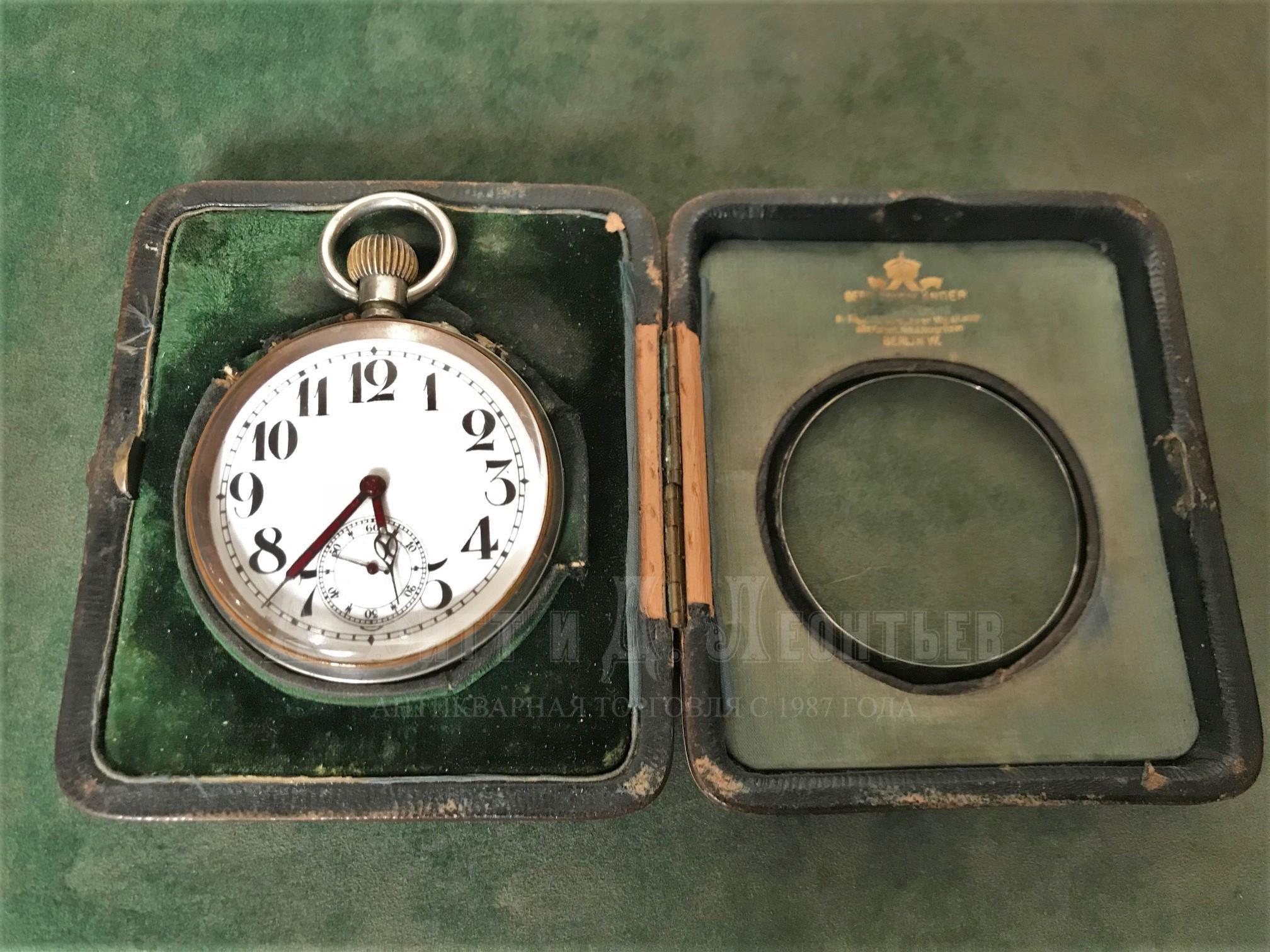 Настольные антикварные никелевые часы Gebruder Friedlaender в серебряном кофре