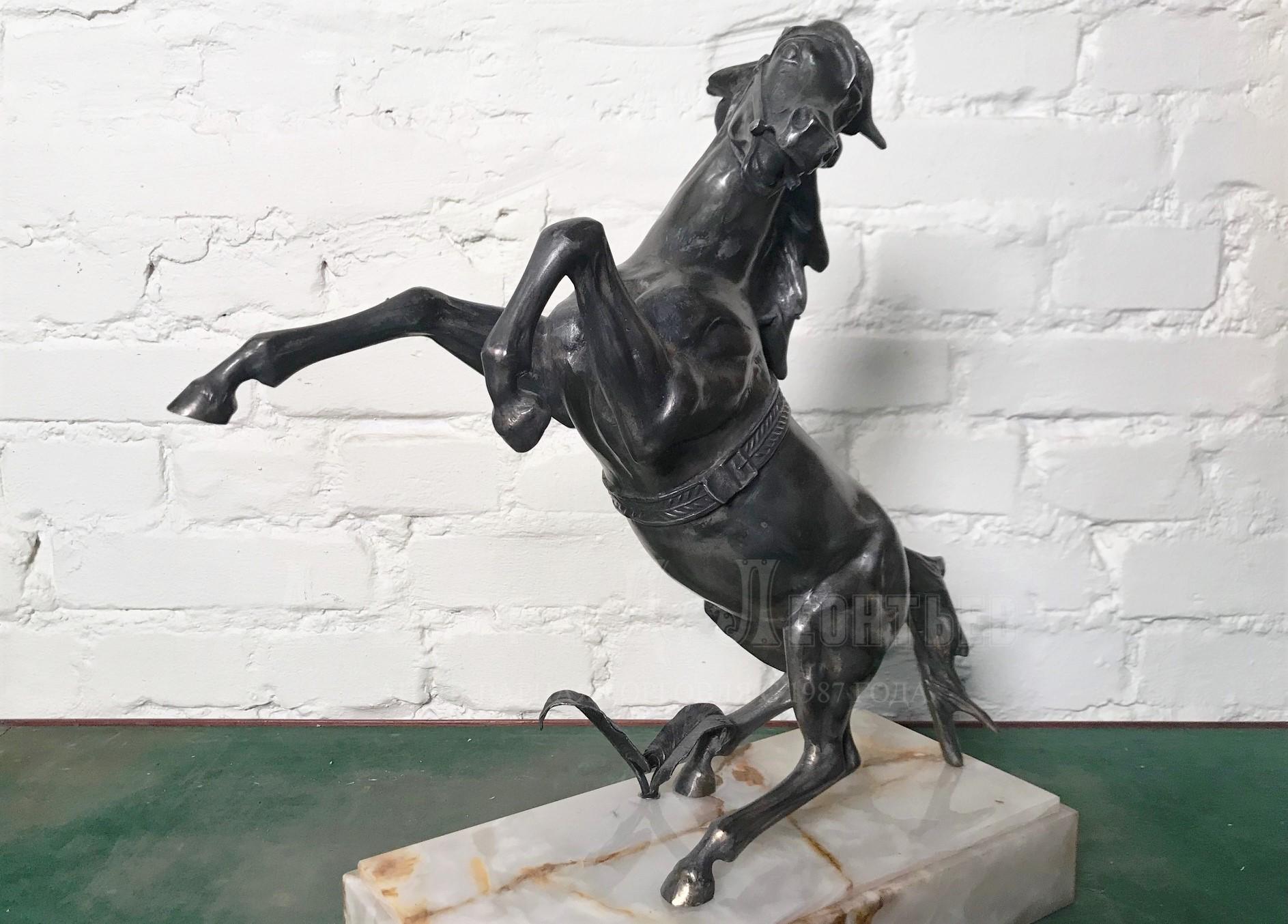 Антикварная Скульптура лошадь жеребец кобыла вставшая на дыбы