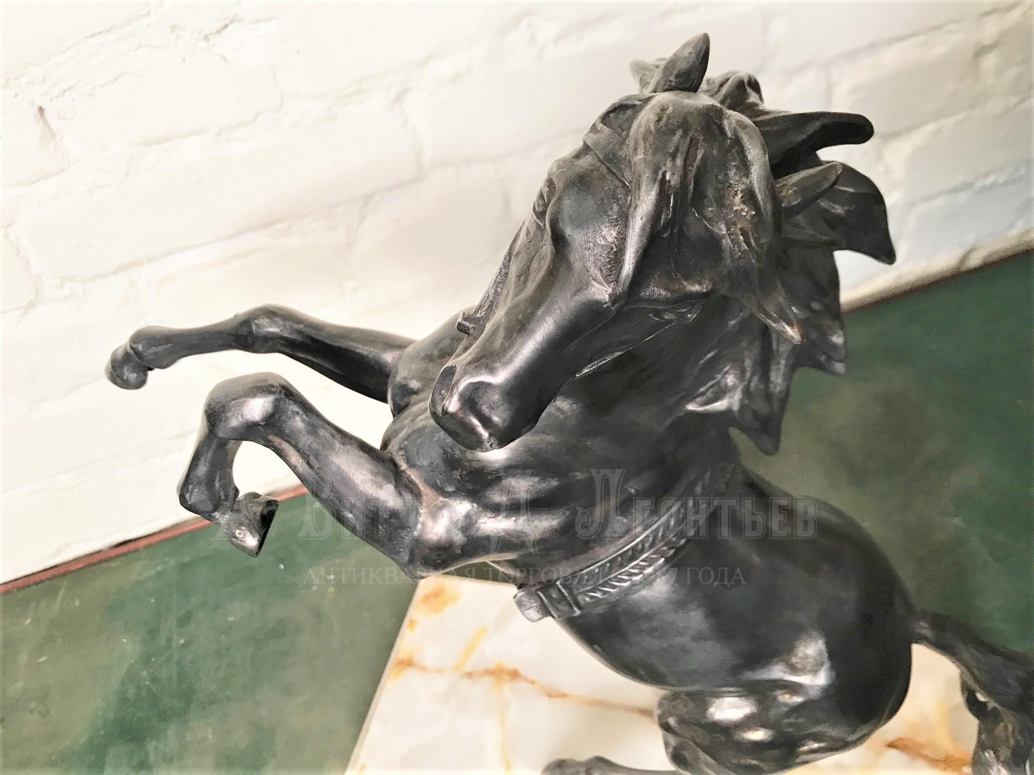 Антикварная Скульптура лошадь жеребец кобыла вставшая на дыбы