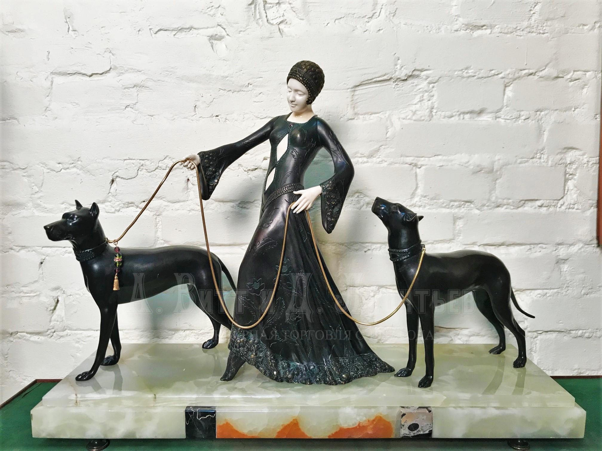 Скульптура старинная антикварная Ар Деко Девушка с собаками догами Афортунато Гори