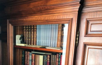 Антикварный старинный ореховый русский книжный шкаф фабрика Шмидта