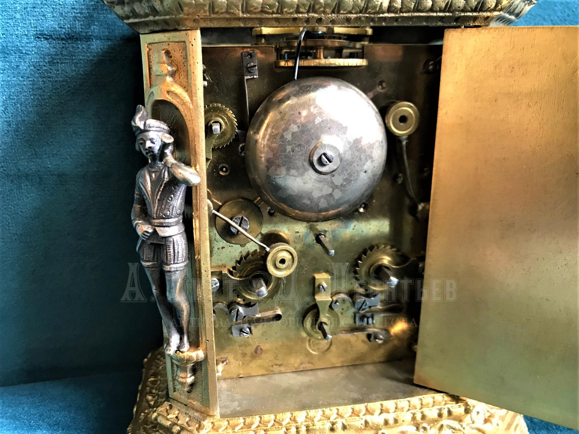 Антикварные каретные часы каретник бронзовые золоченые получасовой репетир с будильником