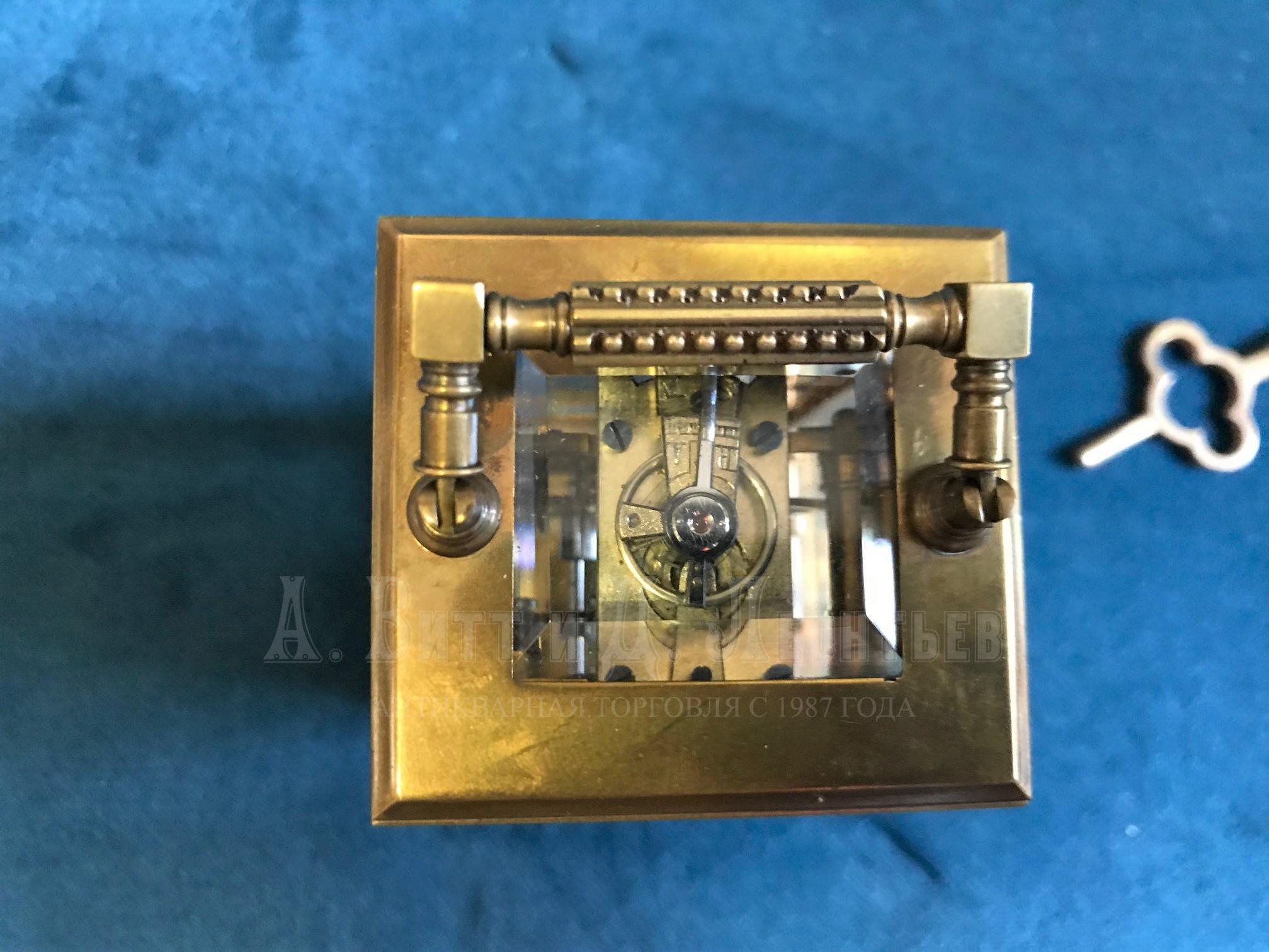 Миниатюрные антикварные старинные каретные часы каретник 