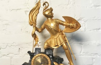 Часы каминные антикварные бронзовые золоченые военные 