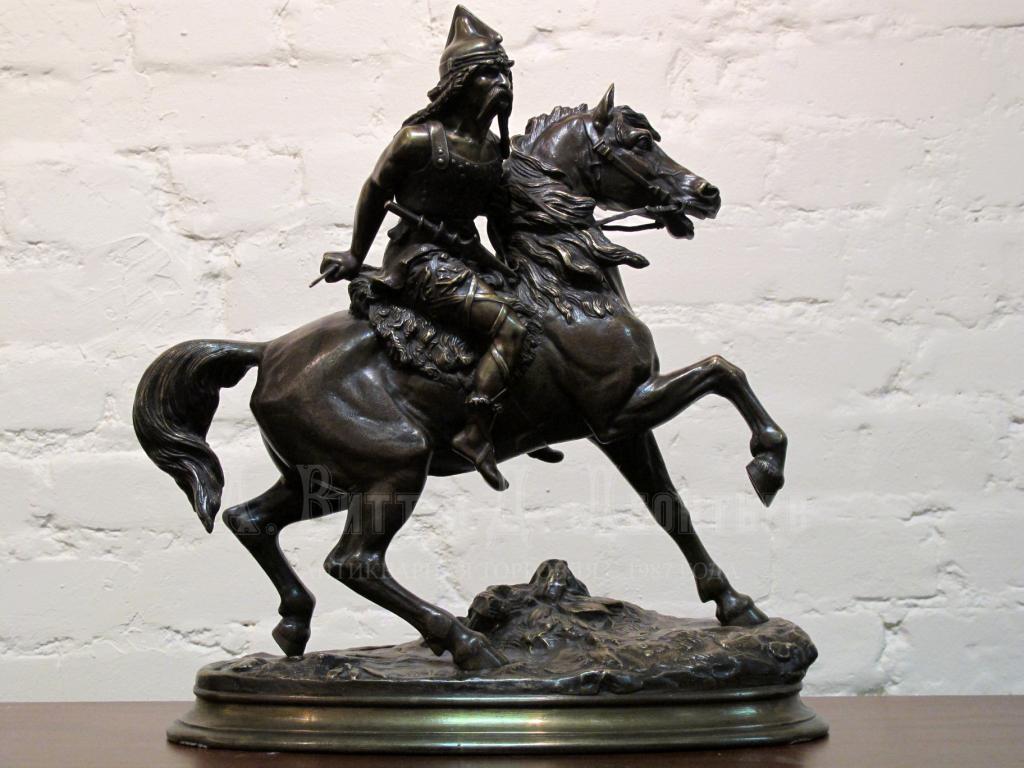 Антикварная скульптура Воинственный галл - Alfred Pierre Richard