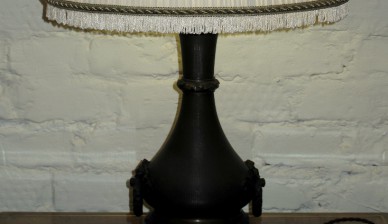Антикварная настольная лампа в стиле Классицизм