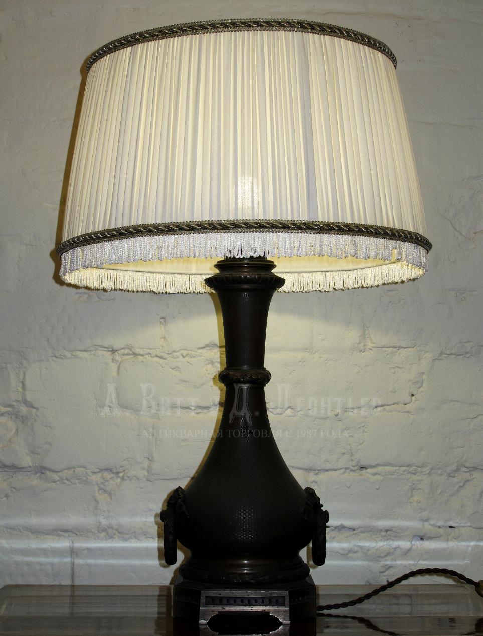 Антикварная настольная лампа в стиле Классицизм