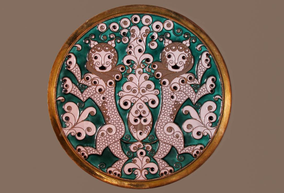 Серебряная с эмалью декоративная тарелка