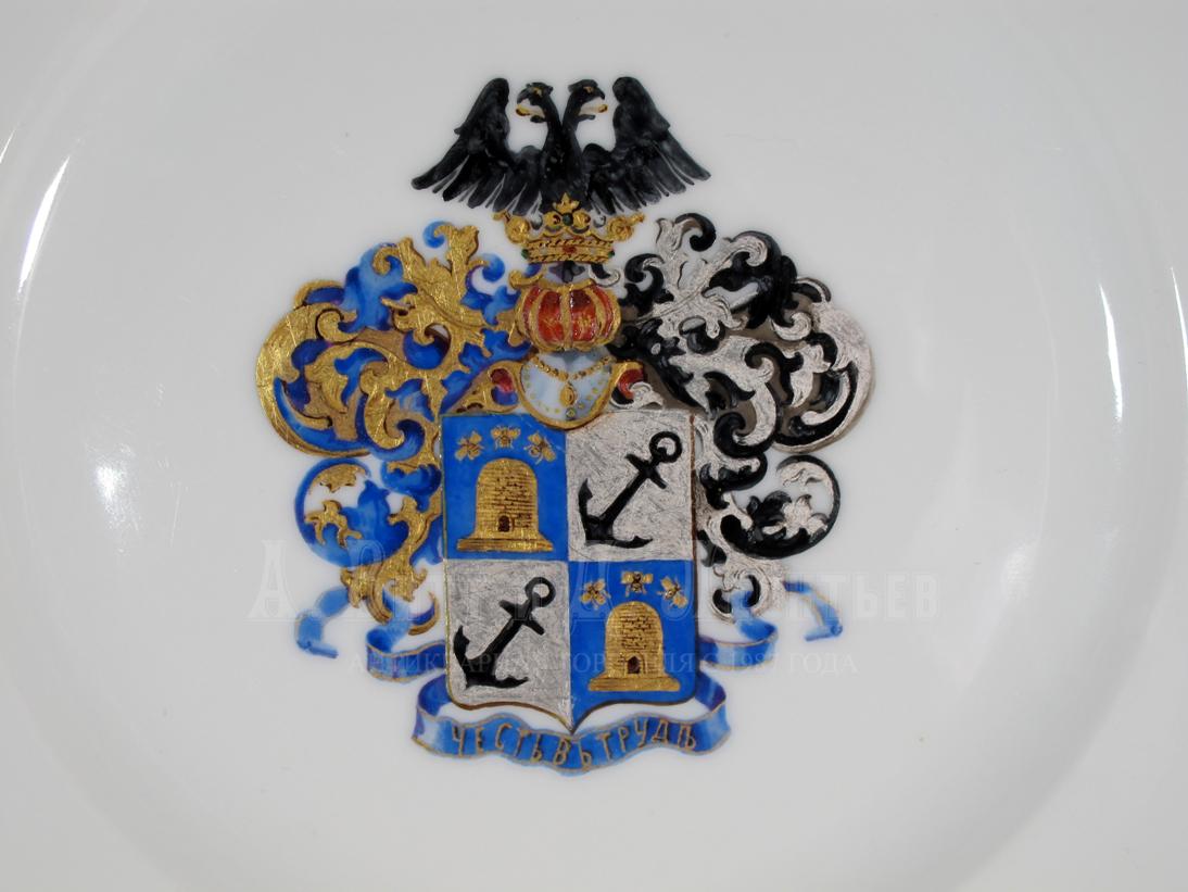 Тарелка с гербом Савиных - Фарфоровый завод Братьев Корниловых