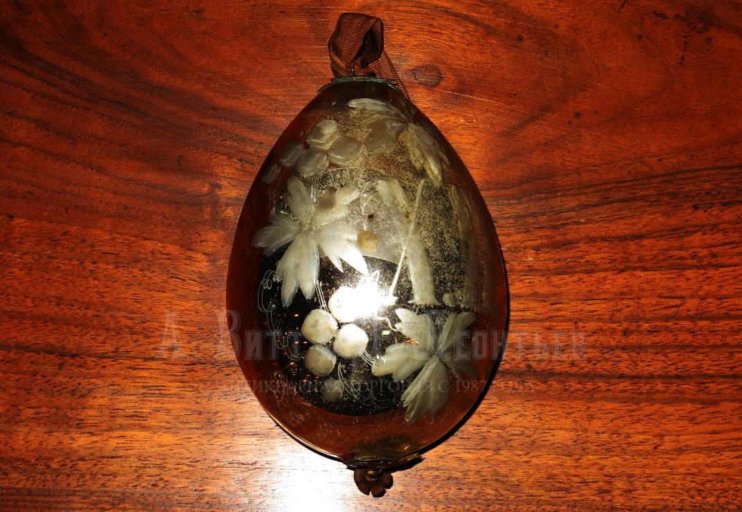 Антикварное стеклянное пасхальное яйцо