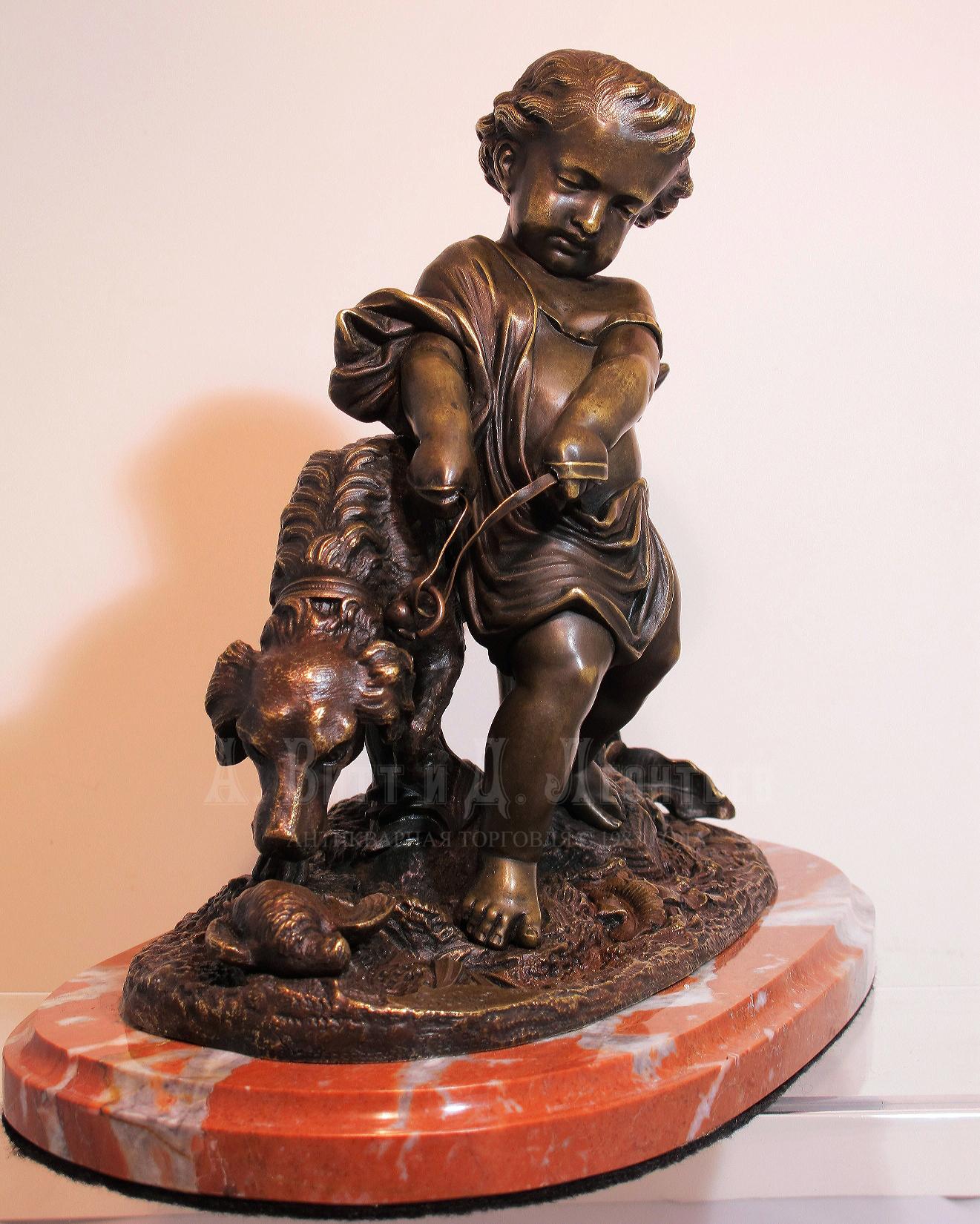 Ребенок на охоте - антикварная статуэтка - August Joseph Peiffer