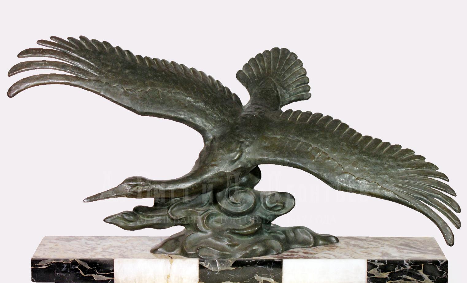 Летящий аист - Антикварная скульптурная композиция