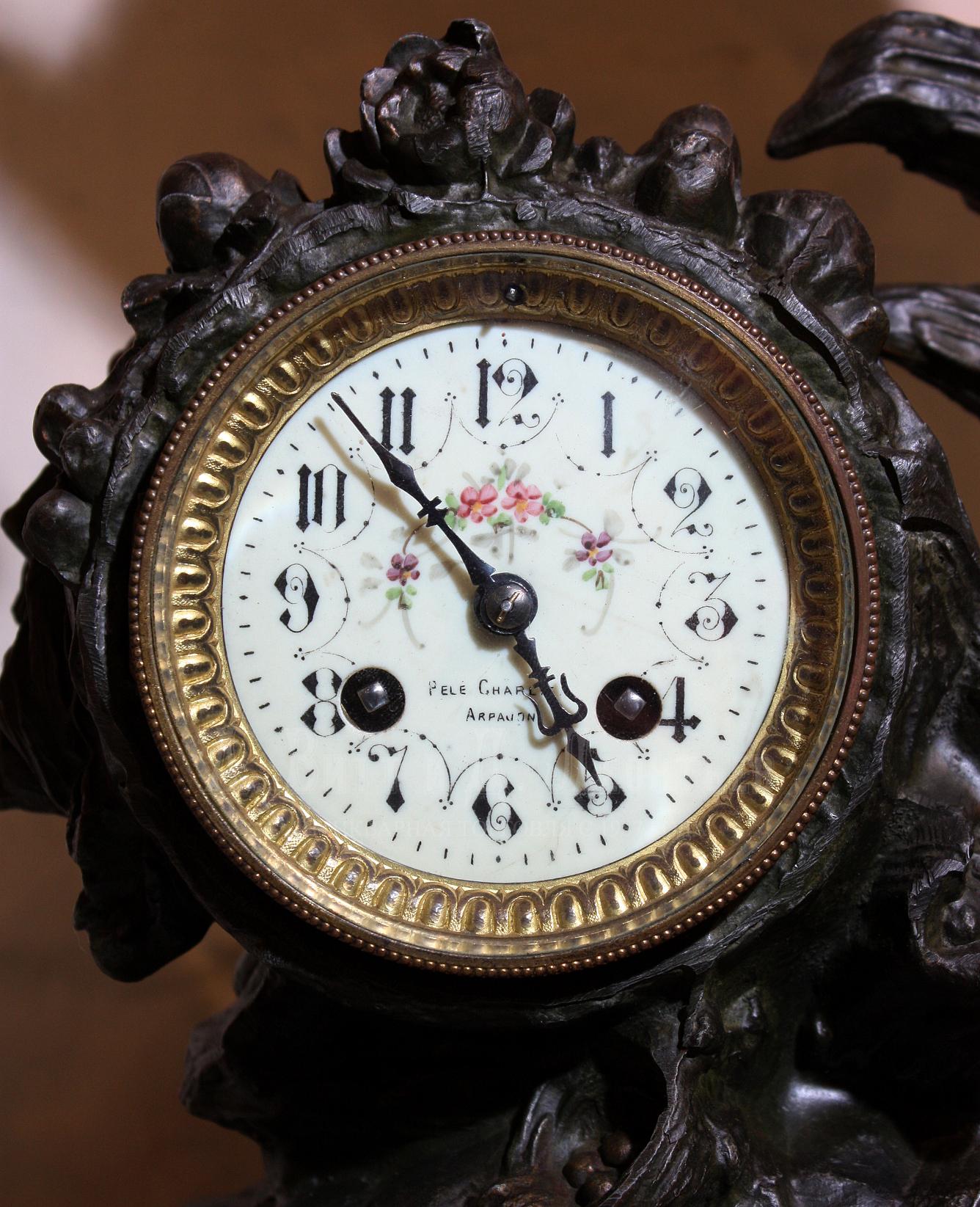 Антикварные каминные часы с канделябрами