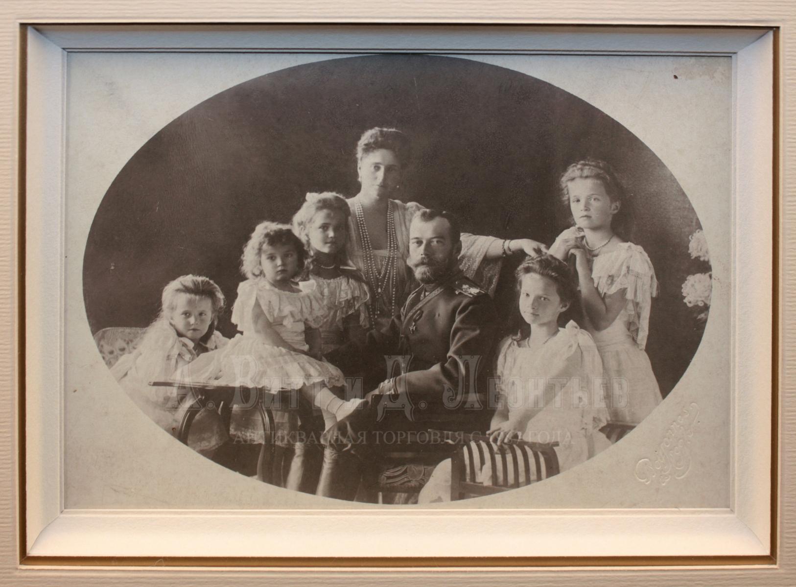 Старинная фотография Николая 2 с семьей