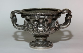 Бронзовая ваза с античными барельефами уорвикская