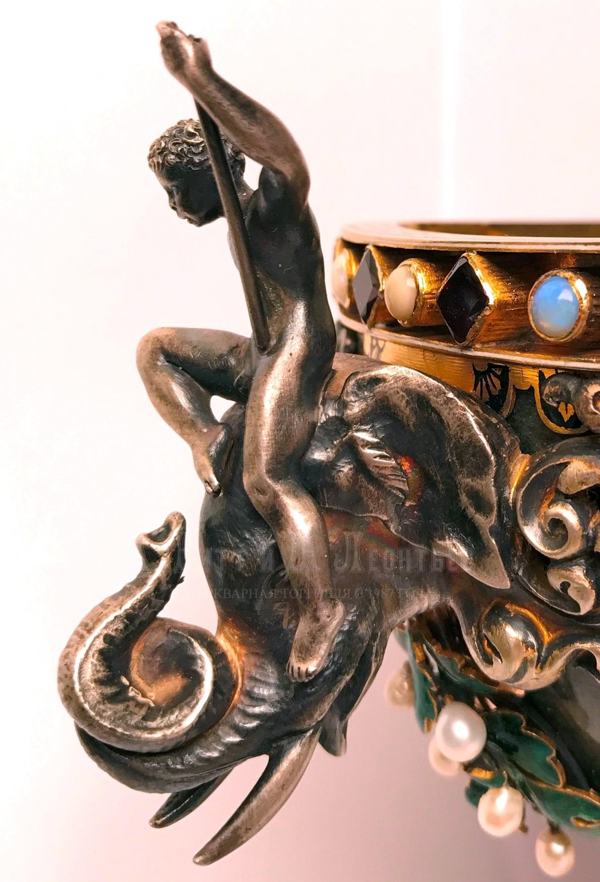 Ювелирная ваза с эмалью и драгоценными камнями в стиле ренессанс