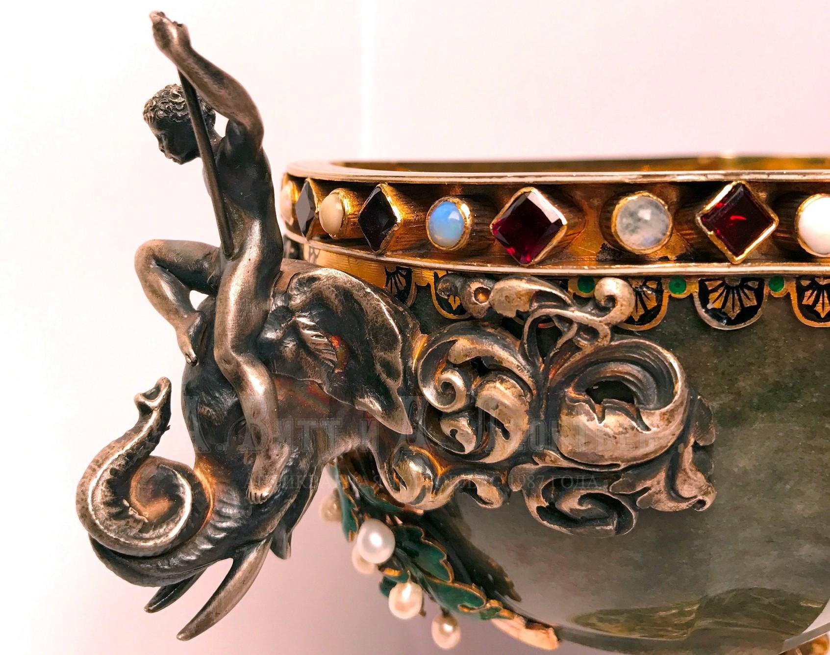 Ювелирная ваза с эмалью и драгоценными камнями в стиле ренессанс