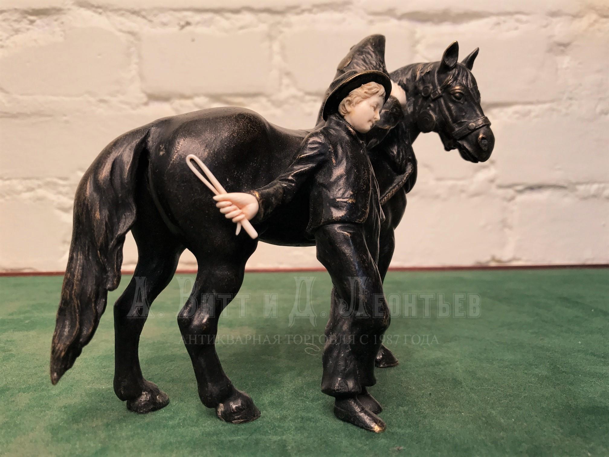 Бронза со слоновой костью скульптура Юноша с лошадью 