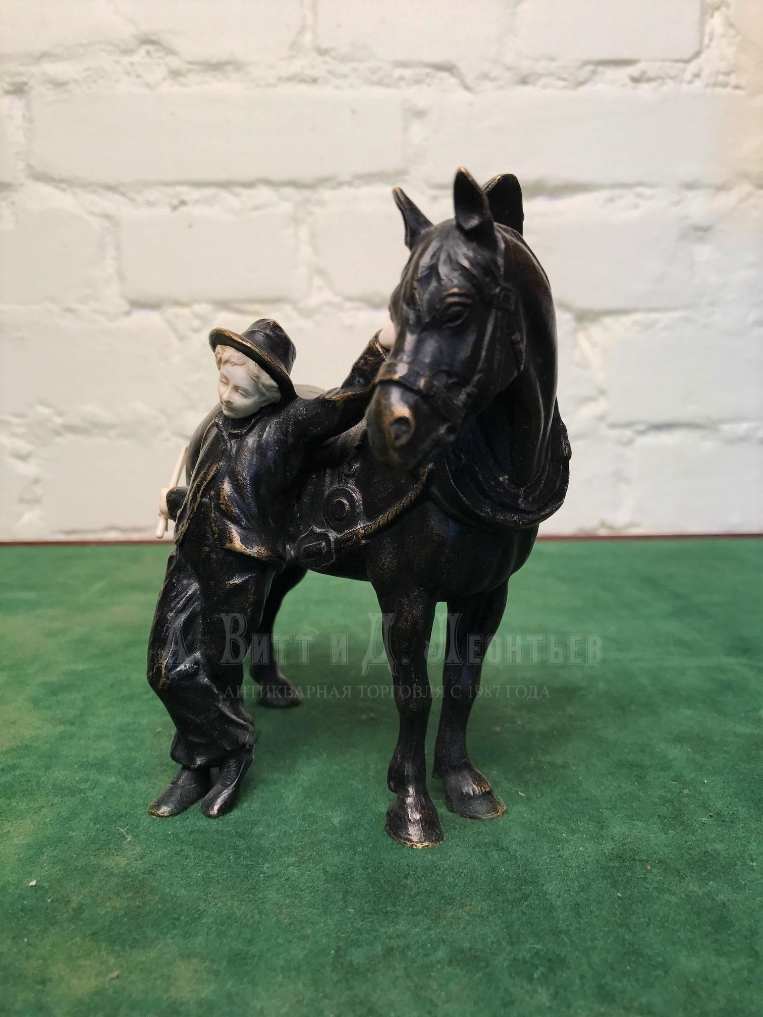 Бронза со слоновой костью скульптура Юноша с лошадью 