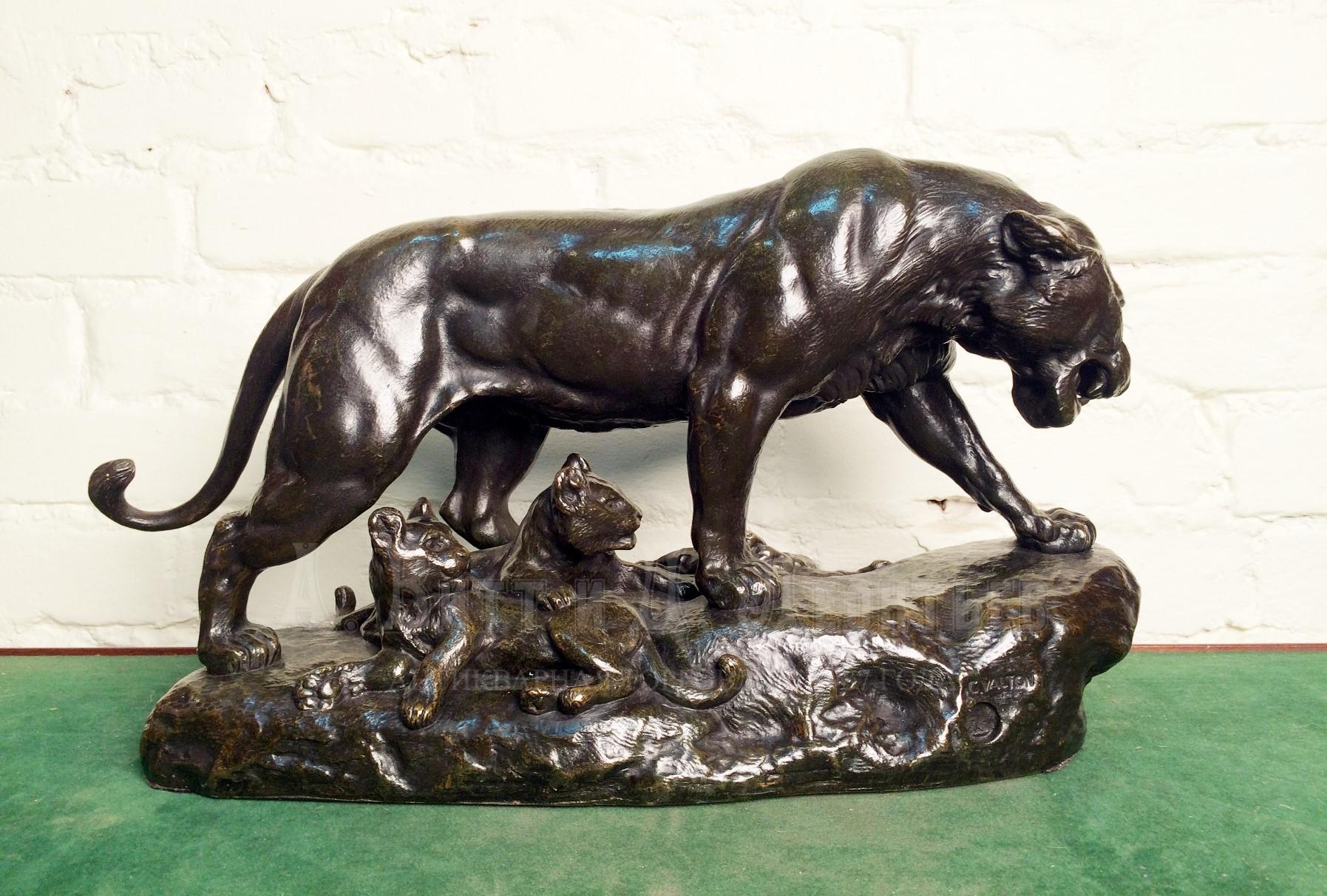  Антикварная бронзовая скульптура львица со львятами Шарль Вальтон Charles Valton