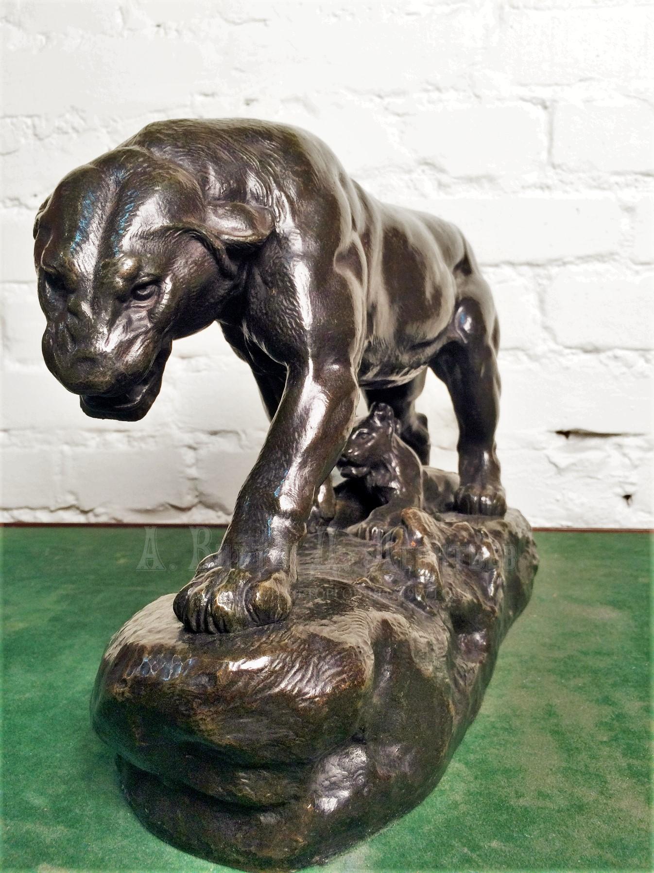  Антикварная бронзовая скульптура львица со львятами Шарль Вальтон Charles Valton