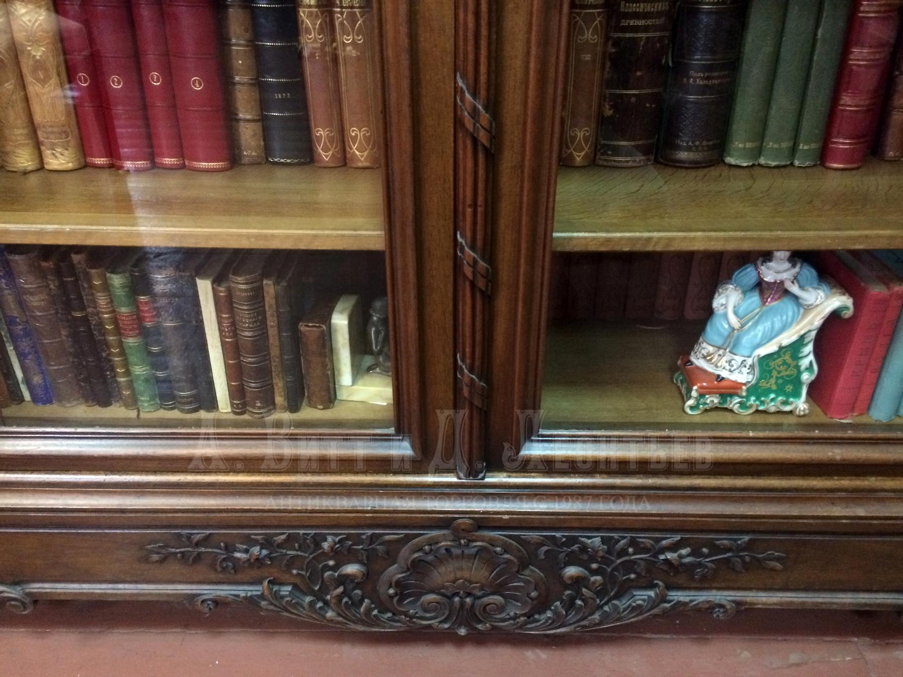 Большой антикварный резной ореховый книжный шкаф Mazaroz библиотека четыре створки